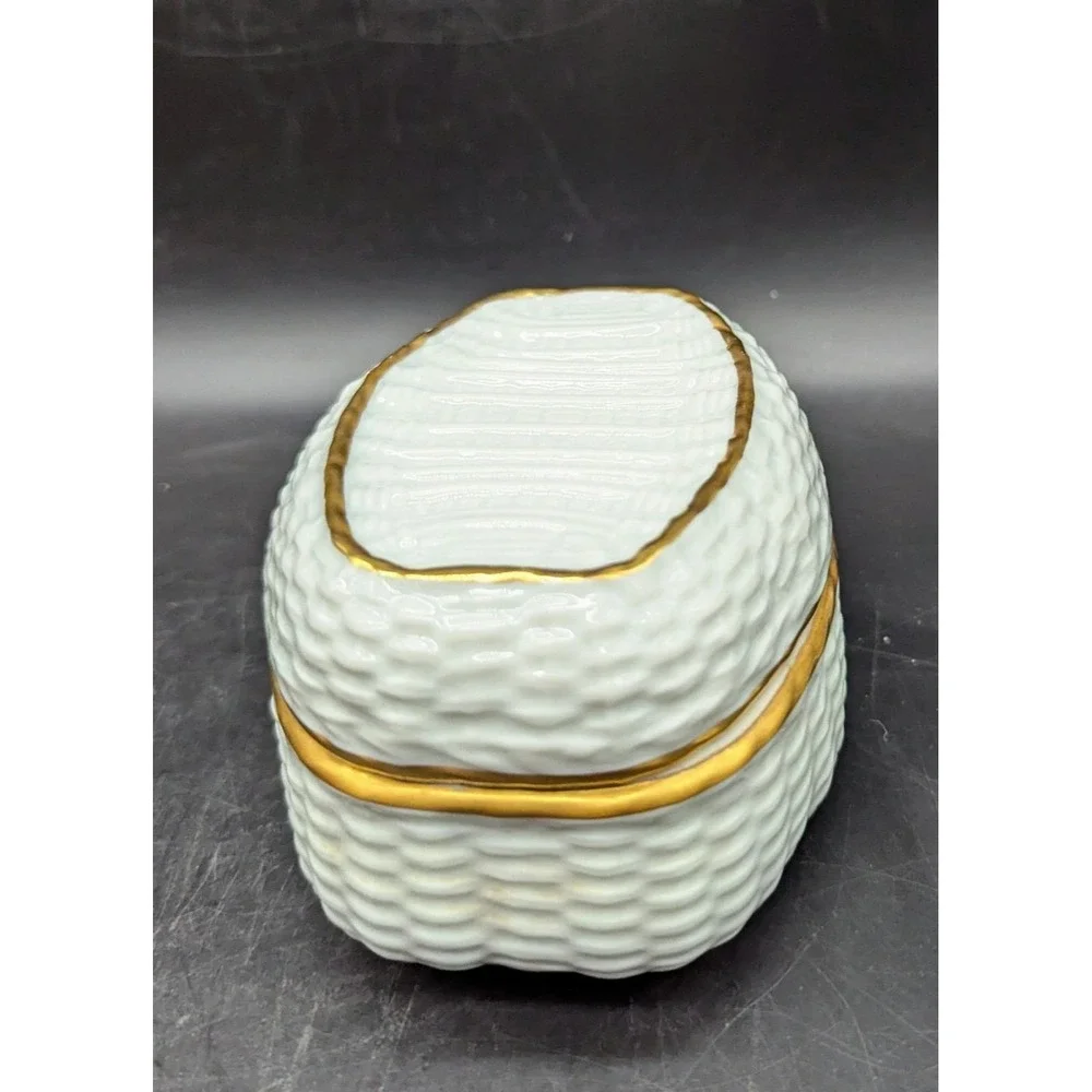 Vintage‎ Limoges Porcelain Basketweave Trinket Dresser Box While 5.25